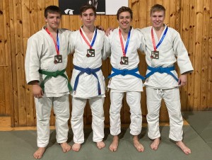Závodníci Judo Academy ve vítězném týmu mistrů Dorostenecké ligy